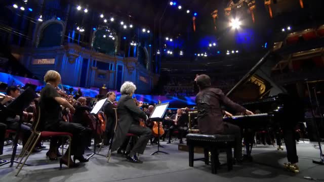 Orchestral Music - RAVEL, M. / STRAUSS, R. / BERLIOZ, H. (Abduraimov, Munich Philharmonic, Gergiev) (BBC Proms, 2016)