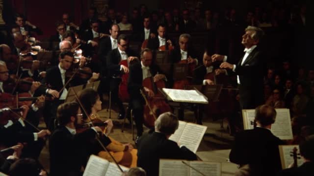 MAHLER, G.: Symphony No. 4 (Bernstein)