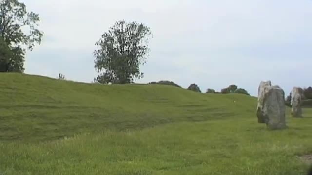 GLOBAL TREASURES: England (Avebury Stone Circle)