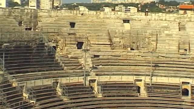 GLOBAL TREASURES: France (Nimes)