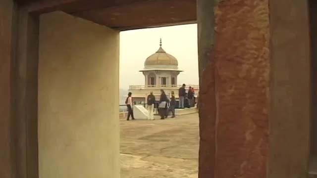 GLOBAL TREASURES: India (Red Fort Agra)