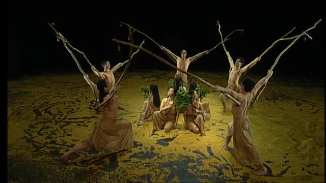 SONGS OF THE WANDERERS - Cloud Gate Dance Theatre of Taiwan (Ballet, 1999)